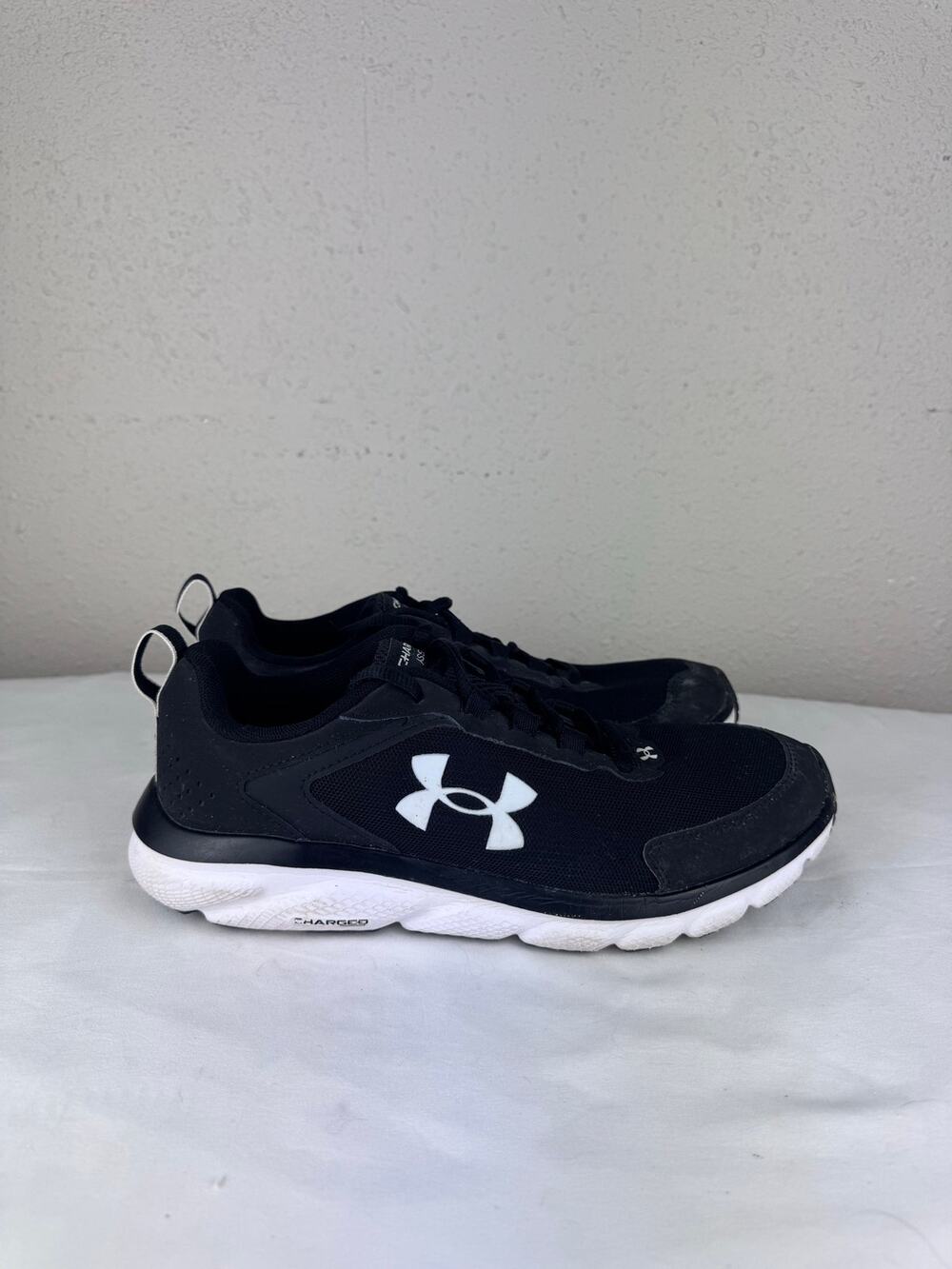 Under Armour Charged Assert Sneakers womens size 9